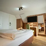 Restaurant Perschler בית הארחה 4*