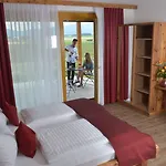 Restaurant Perschler בית הארחה 4*